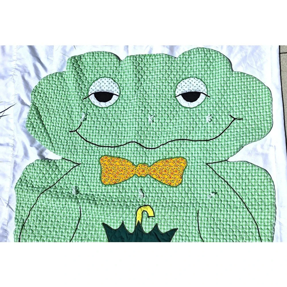 Vtg Handmade Frog Quilt Gingham Green White Nursery Blanket Wall Hanging 45x40